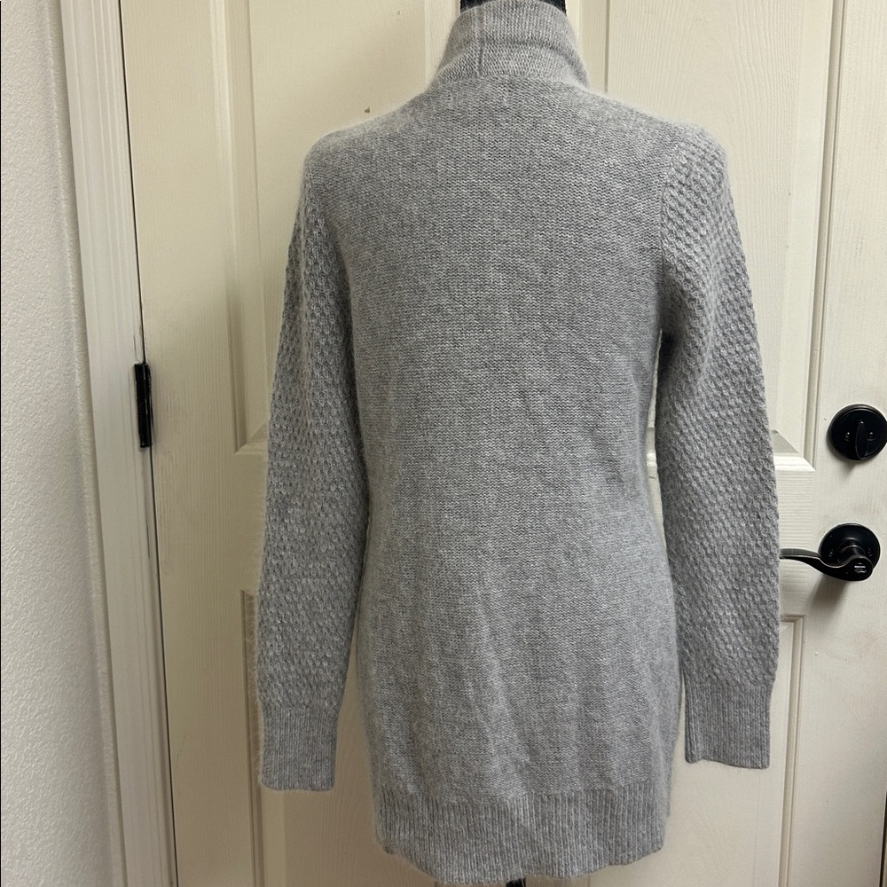 FENN WRIGHT MANSON Gray medium Cardigan Sweater, 70% Nylon, 30% Angora, EUC - Picture 7 of 10
